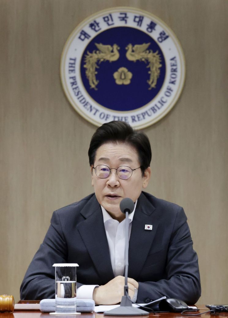 외국인노동자 지게차에 묶은 채 운전…李대통령 "명백한 인권유린"