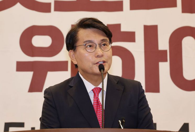 토론회에 전한길 부른 윤상현 "오해 일으켜 진심 송구" 사과