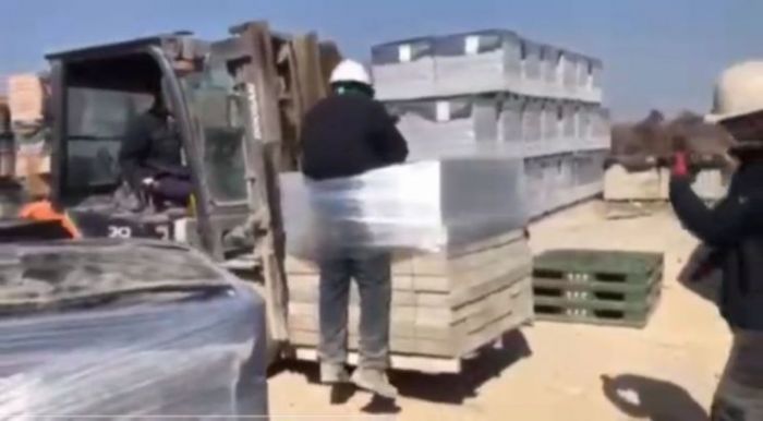 전남 나주에서 이주노동자를 화물에 결박해 지게차로 들어올리는 사건이 발생했다. 전남이주노동자인권네크워크 제공.