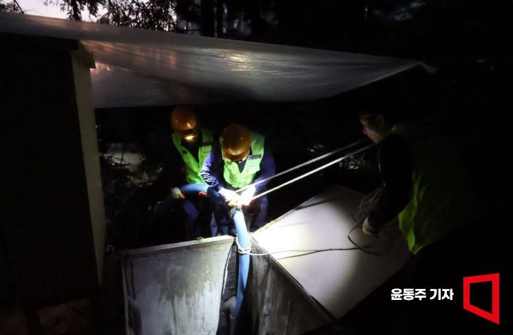 [포토] 야외 노동자들, 폭염 피해 새벽에 현장으로
