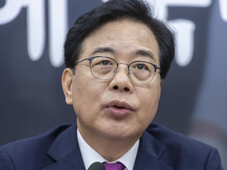 국민의힘 송언석 비상대책위원장 겸 원내대표가 24일 국회에서 열린 비상대책위원회에서 발언하고 있다. 연합뉴스