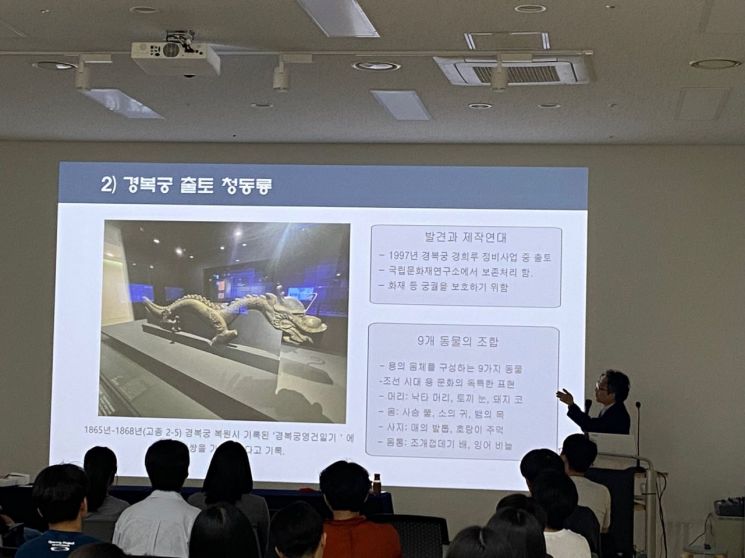 정용재 국립고궁박물관장이 청소년 진로 체험교육을 진행하고 있다. 국가유산청