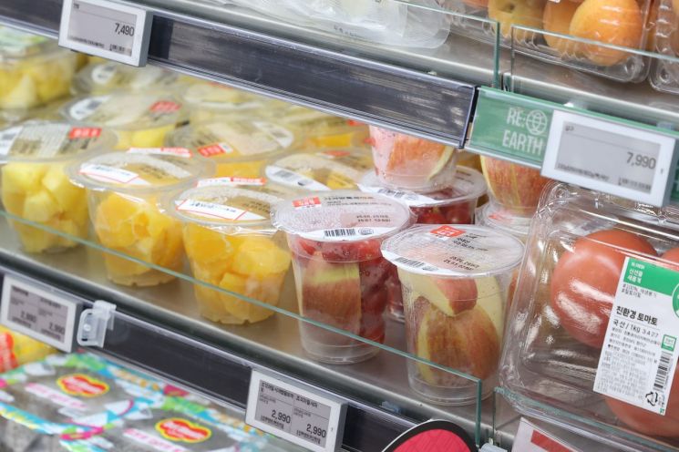 "3만원 주고 먹느니 이게 훨씬 낫죠"…자취생 삶의 질은 '과일'로 결정된다 [주머니톡]