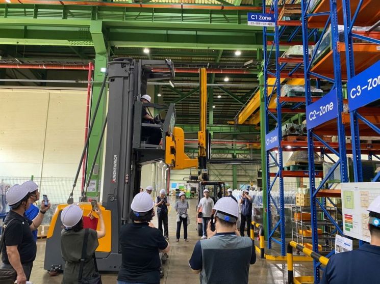 포항시, 지역 제조업 디지털 전환 박차… 스마트공장 우수기업 현장 방문