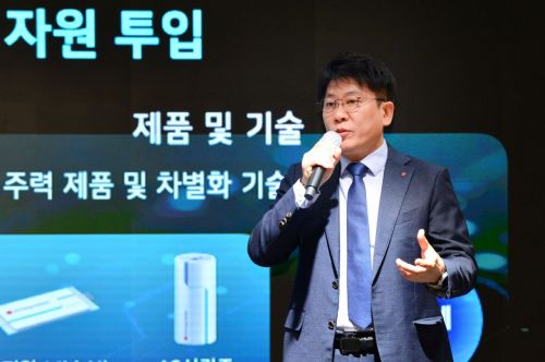 김동명 LG에너지솔루션 최고경영자(CEO) 사장이 20일 서울 여의도 LG트윈타워에서 열린 정기 주주총회에서 발언하고 있다. 2025.3.20. LG에너지솔루션 연합뉴스