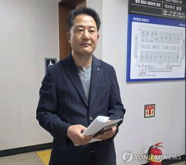 대전지방법원 317호 법정에서 1심 판결을 선고받고 재판정을 나오고 있는 상병헌 의원. /사진=연합뉴스