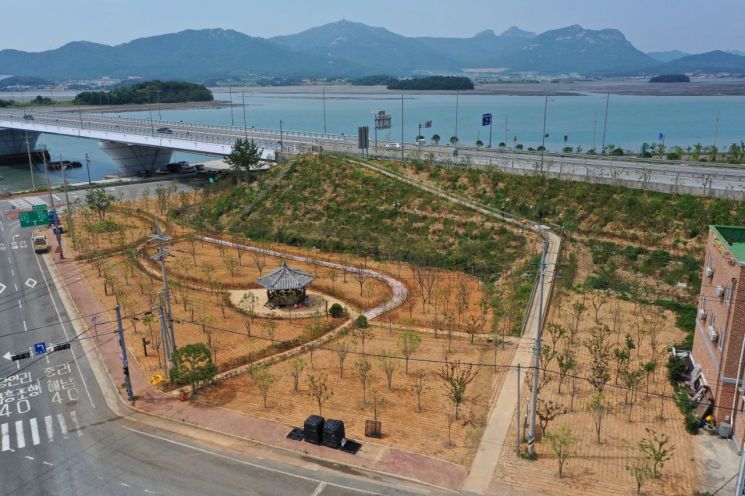 완도군은 군외면 원동교차로 일원 3.4㏊ 부지에 34억원을 투입해 '기후대응 도시숲 조성사업'을 완료했다. 완도군 제공