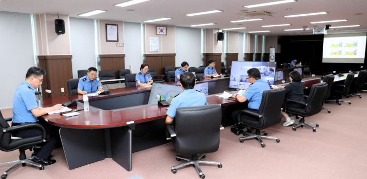 서해해경청은 25일 태풍 발생에 따른 선제적 대응을 위해 5개 소속서와 화상회의를 개최했다. 서해해경청 제공