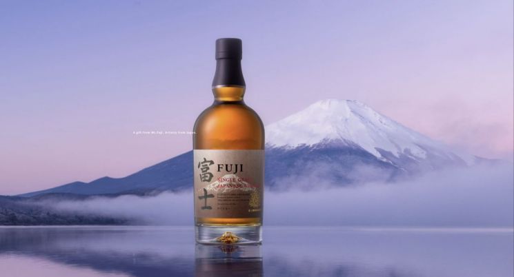 '후지산에서 온 선물(The gift from Mt. Fuji)'을 슬로건으로 하는 기린그룹의 후지 위스키.
