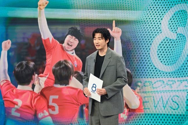 가수 출신 배우 윤계상이 럭비부 이야기를 담은 드라마 홍보차 'SBS 8뉴스' 스포츠 뉴스 코너에 출연했다. SBS 8뉴스 캡처