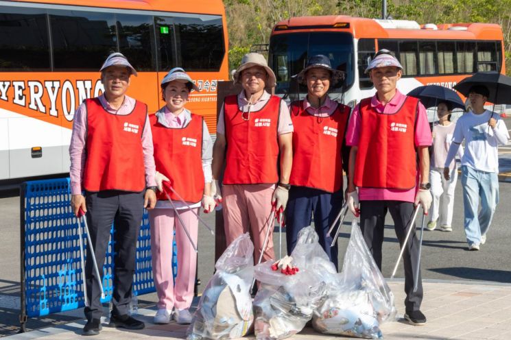 시계 방향으로 김광운 세종시의원, 홍나영 원내대표, 이준배 시당위원장, 김동빈, 윤지성 의원./ 사진= 홍나영 의원실 제공