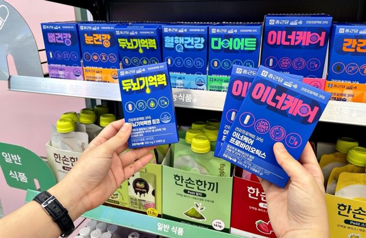 BGF리테일이 운영하는 편의점 CU가 전국 6000여 점포의 건강기능식품(건기식) 판매 인허가 취득을 완료하고 건기식 판매를 시작한다고 28일 밝혔다. BGF리테일 제공