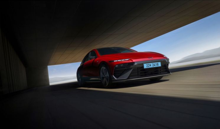 현대차, '더 뉴 아이오닉 6' 출시…최대 주행거리 562㎞