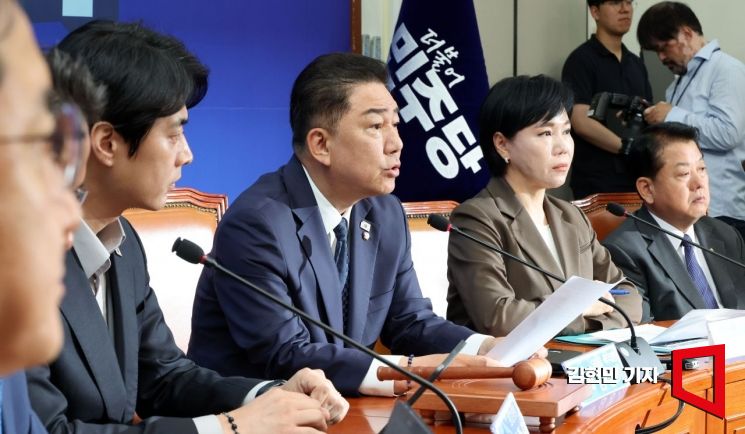 김병기 더불어민주당 당대표 직무대행 겸 원내대표가 28일 국회에서 열린 최고위원회의에서 발언하고 있다. 2025.7.28 김현민 기자