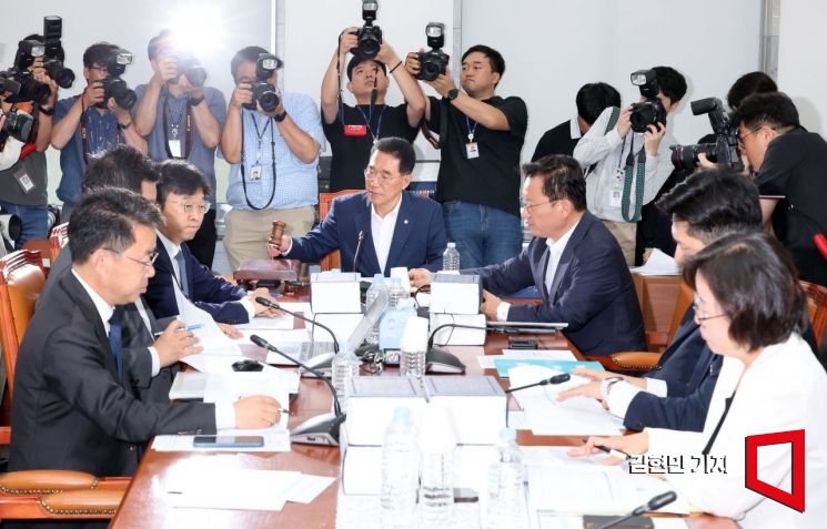 [포토] '노란봉투법' 심사 시작하는 국회 환노위 법안소위