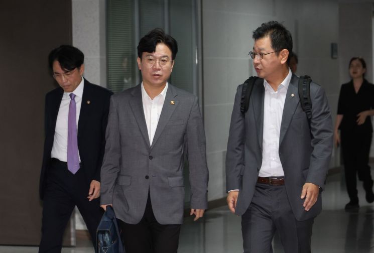 '김영훈 장관 첫 과제' 노란봉투법…처리 놓고 노정관계 흔들