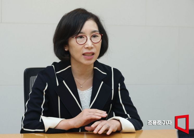 Oh Hyunju, a lawyer at the law firm Kwangjang, is being interviewed by Asia Economy at the Kwangjang office in Jung-gu, Seoul. Photo by Jo Yongjun
