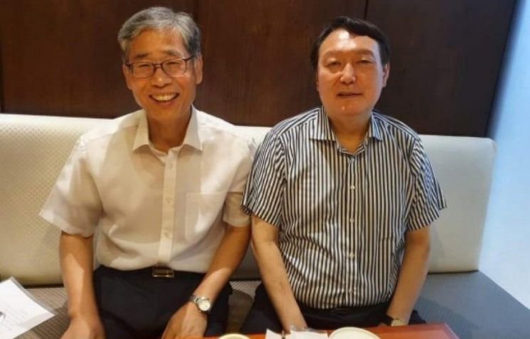 신평 변호사(왼쪽)와 윤석열 전 대통령. 신 변호사 페이스북
