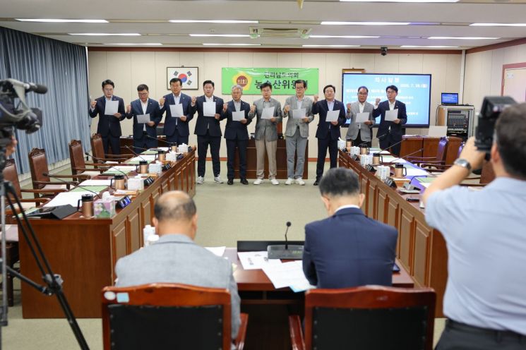 "벼랑 끝 농업 또 희생양"…전남도의회, 한미 통상협상 '반발'