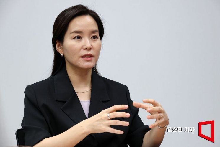 Lee Jooyoung, a member of the Reform New Party, is being interviewed by Asia Economy at the National Assembly. Photo by Kim Hyunmin