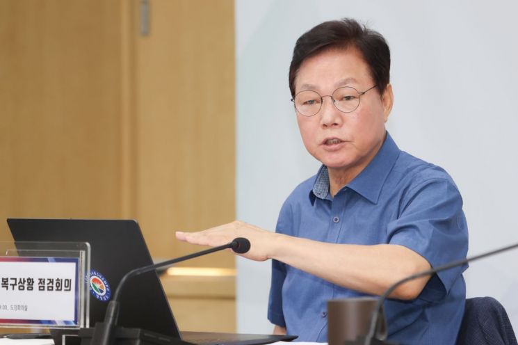 박완수 경남도지사가 집중호우 피해 복구상황 점검 회의에서 재해 재발 방지 대책에 대해 말하고 있다. 경남도 제공