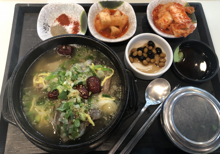 한 누리꾼이 강원도의 휴게소에서 주문한 1만6900원짜리 갈비탕. 보배드림 캡처