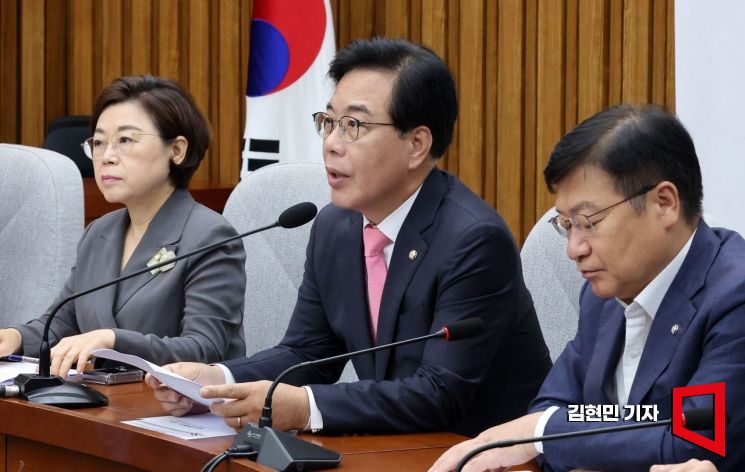 송언석 국민의힘 비대위원장 겸 원내대표가 29일 국회에서 열린 원내대책회의에서 발언하고 있다. 2025.7.29 김현민 기자