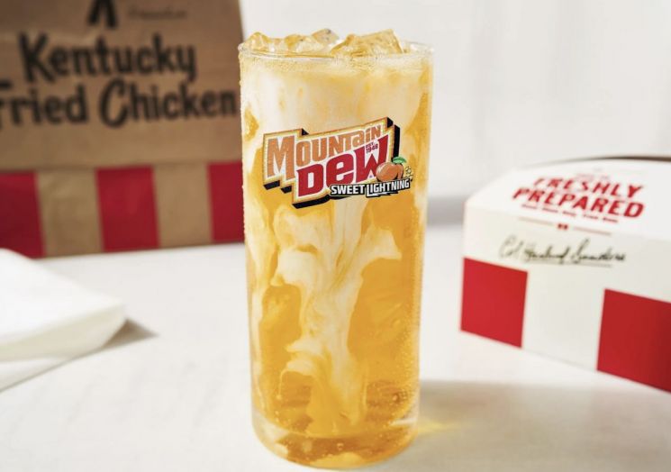 "똑같은 맛은 재미없어"…Z세대서 뜨는 '맞춤형 음료'[세계는Z금]