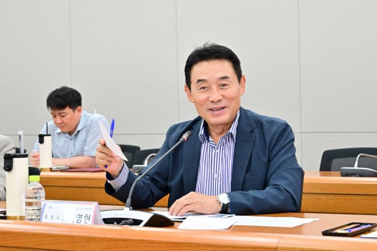 백영현 포천시장이 지난 28일 시청 시정회의실에서 '포천시 교육발전 중장기 기본계획 수립' 연구용역 최종보고회를 개최하고 있다. 포천시 제공