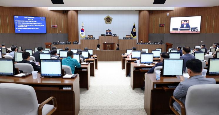 충남도의회, 전국 첫 '다중이용시설 피난유도 조례' 제정