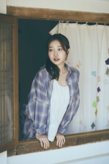 팬카페 '동분서주'와 함게 1000만원을 기부한 가수 정서주. 희망브리지