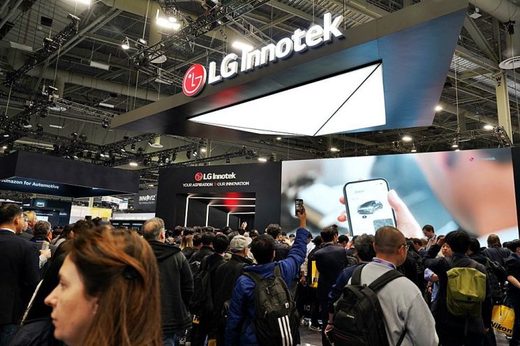 올해 1월 열린 'CES 2025' 전시장에 마련된 LG이노텍 전시부스. LG이노텍