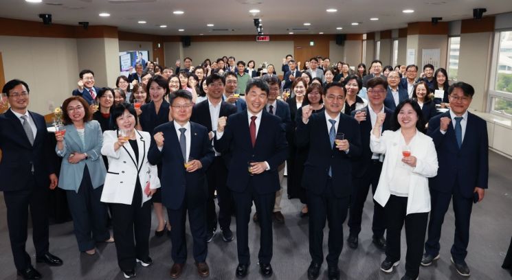 이주호 부총리 퇴임…"AIDT·의정갈등 제 리더십 탓"