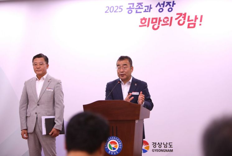박일동 문화체육국장이 창원NC파크 시설개선을 위한 지원책을 발표하고 있다. 이세령 기자