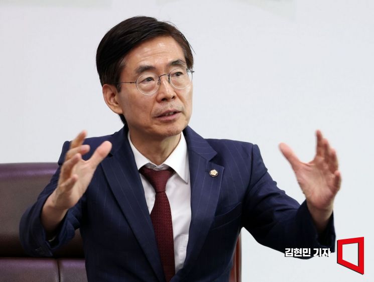 [국힘 당권주자 인터뷰]조경태 "좀비정당된 국힘, 당론 폐지로 민주주의 회복해야"