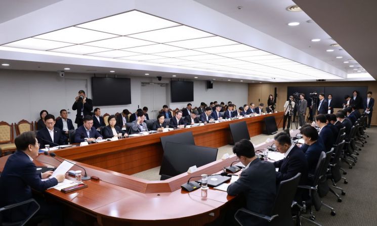 李대통령 "1년 내 경제형벌 30% 정비…배임죄 남용 개선"