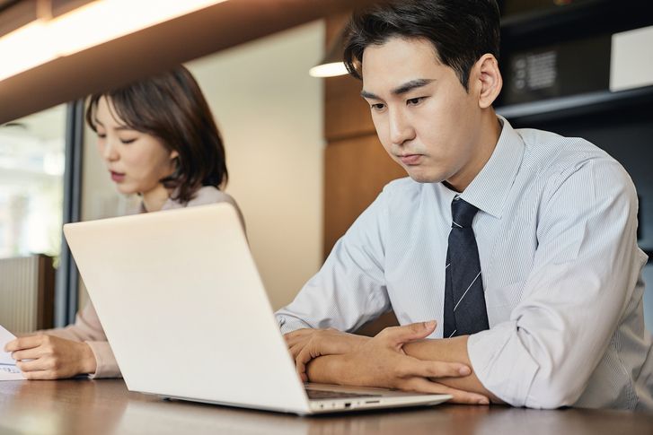 성인들 사이 스트레스 해소용으로 공갈젖꼭지가 유행하고 있으며 온라인 쇼핑몰에서 월 2000개 넘게 판매한 곳도 많다는 소식이 전해졌다. 게티이미지