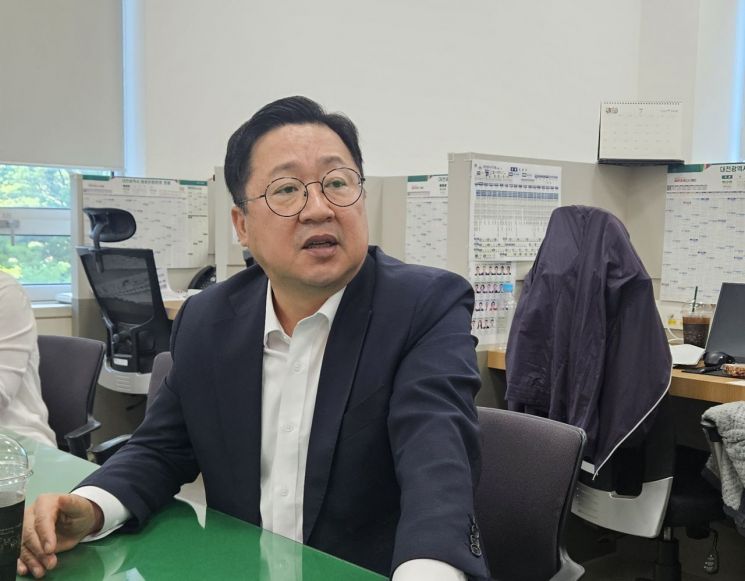 이장우 시장 "독일 머크사 대전에 5800평 추가 요구"