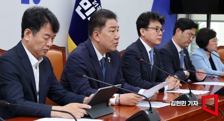 [포토] 與, 관세협상 타결에 "실용외교 값진 성과"
