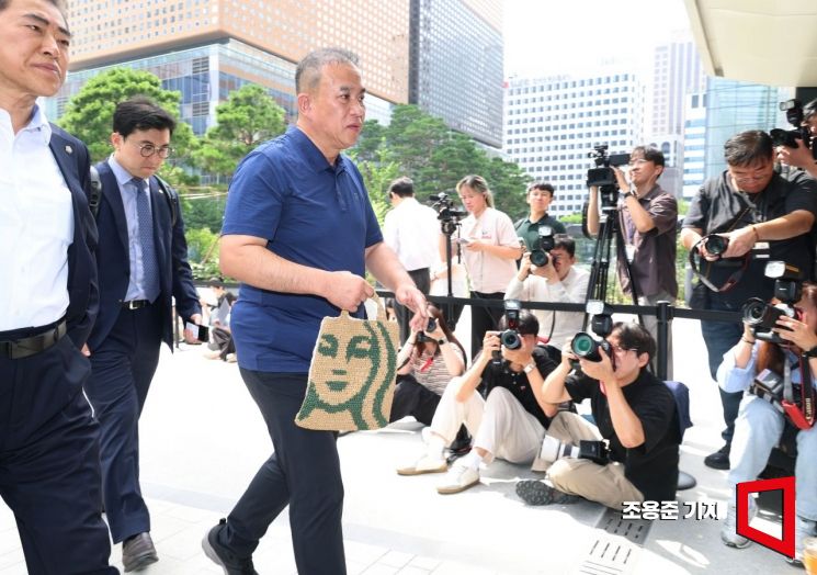 [포토] 특검 출석하는 명태균씨