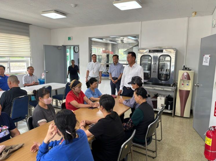 이충우 여주시장, 재활용선별장 근무자 현장 방문 격려