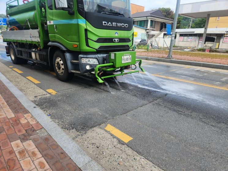 전진선 양평군수, 도로 살수 확대…도심 열섬현상 완화 나선다