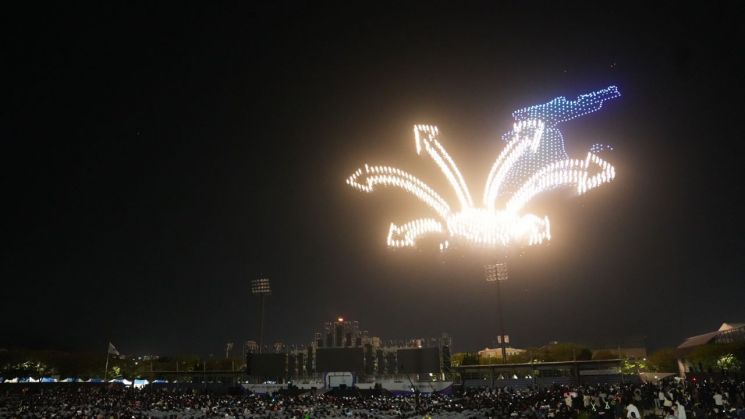 제주 성산읍서 1,000대 대규모 '드론 라이트 쇼'