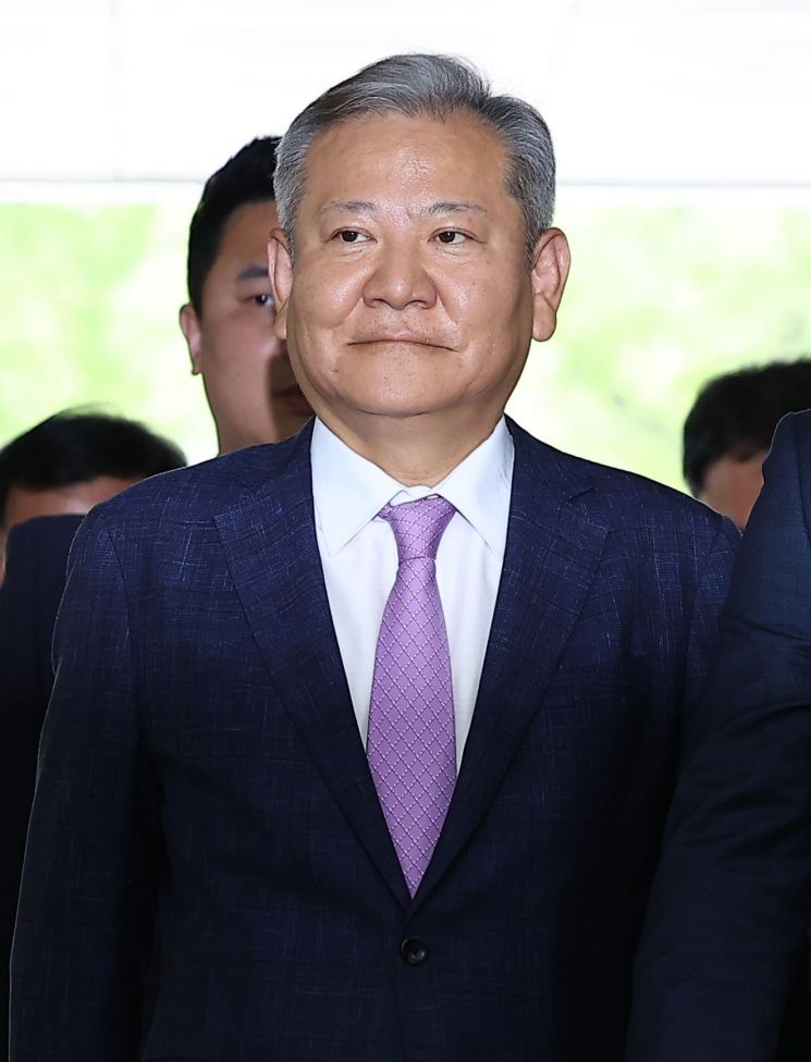 이상민 전 행정안전부 장관이 영장실질심사를 위해 지난달 31일 서울 서초구 서울중앙지방법원으로 들어서고 있다. 연합뉴스
