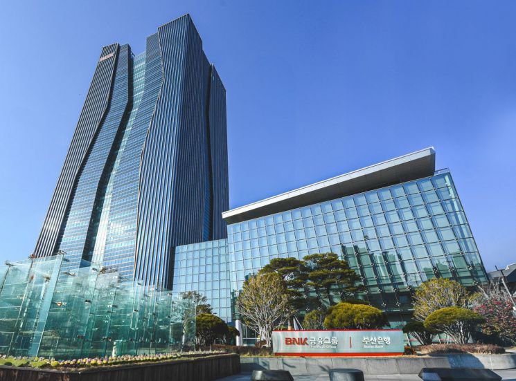 BNK금융 올 상반기 순익 4758억…전년比 3.4%↓