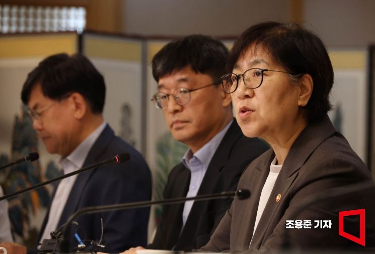 [포토] 발언하는 정은경 보건복지부 장관