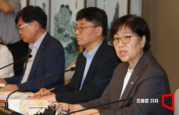 정은경 보건복지부 장관이 31일 서울 종로 정부서울청사에서 열린 중앙생활보장위원회에 참석, 발언하고 있다. 2025.7.31 조용준 기자