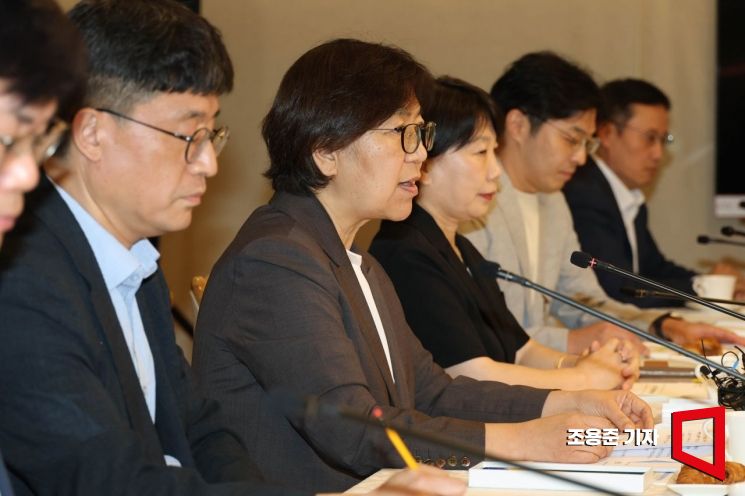 [포토] 정은경 복지장관, 중앙생활보장위원회 주재