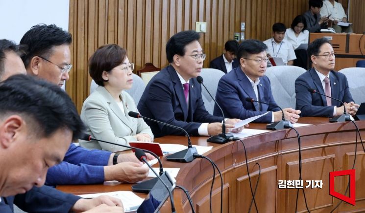 송언석 국민의힘 비상대책위원장 겸 원내대표가 1일 국회에서 열린 원내대책회의에서 발언하고 있다. 2025.8.1 김현민 기자