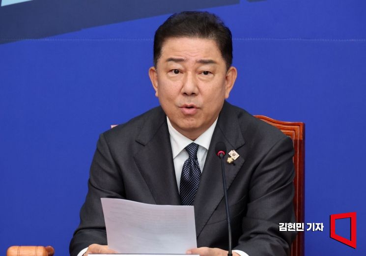 김병기 더불어민주당 당대표 직무대행 겸 원내대표가 1일 국회에서 열린 최고위원회의에서 발언하고 있다. 김현민 기자